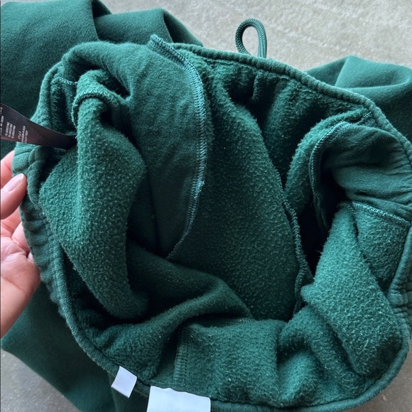 Aritzia Cozy Sweatfleece Mega Jogger - Picture 14 of 14